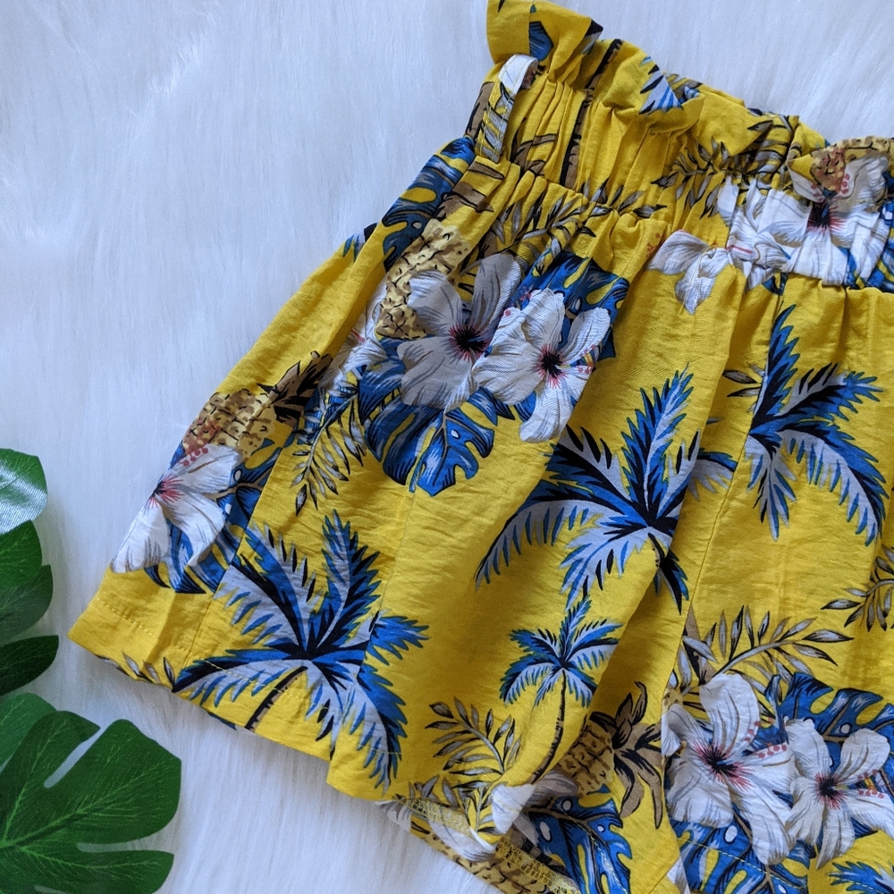 Yellow tropical print shorts with tie belt - Picture 2 of 5